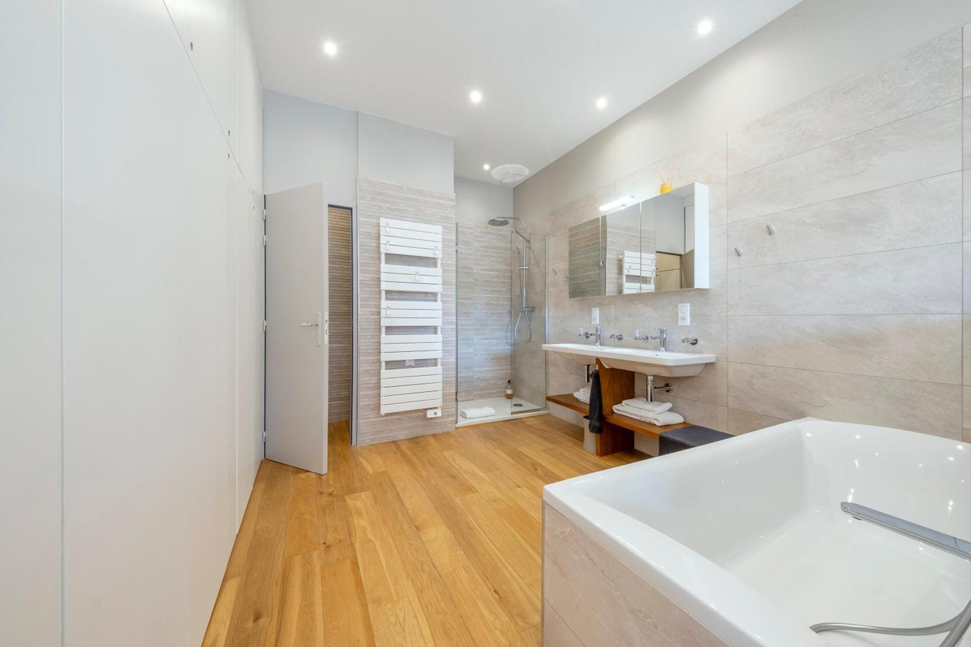 Escale Rochelaise, Gite Urbain Avec Spa Bain Nordique Et Sauna Tonneau ラ・ロシェル エクステリア 写真