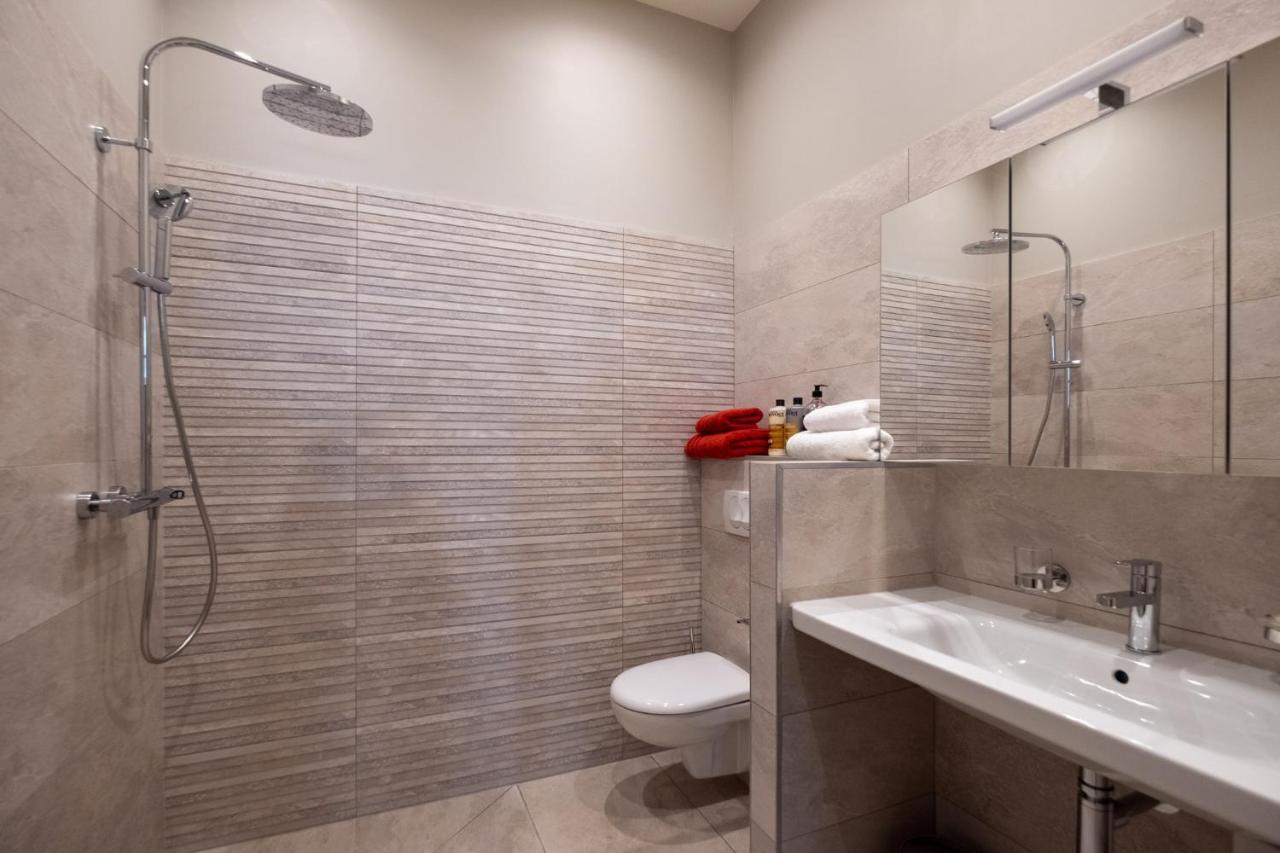 Escale Rochelaise, Gite Urbain Avec Spa Bain Nordique Et Sauna Tonneau ラ・ロシェル エクステリア 写真
